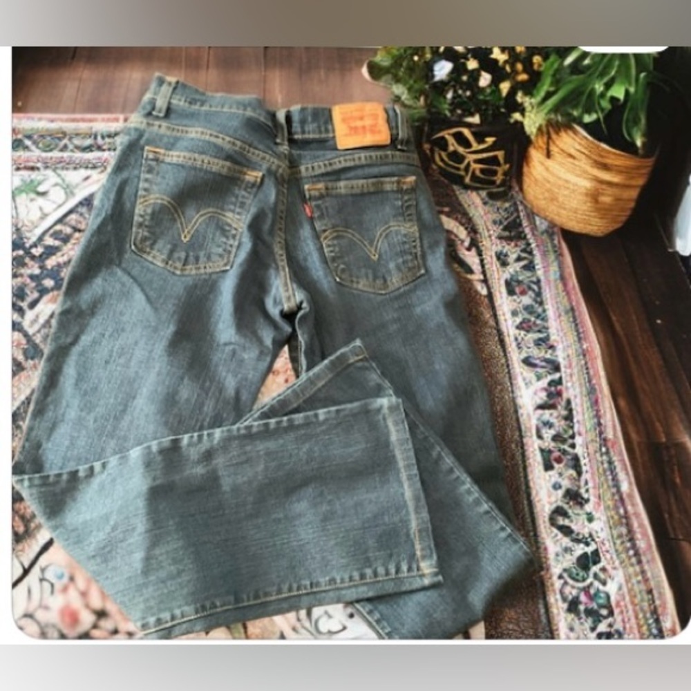 Leviโs Modern Classic Relaxed BootCut Jean -Size 6-Inseam 29-EUC -โ๏ธ๐ธ๐โโ - Picture 6 of 11